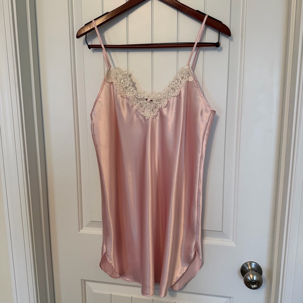 Vintage California Dynasty 80’s 90’s Elegant Pink Lace Trim Slip Dress Chemise